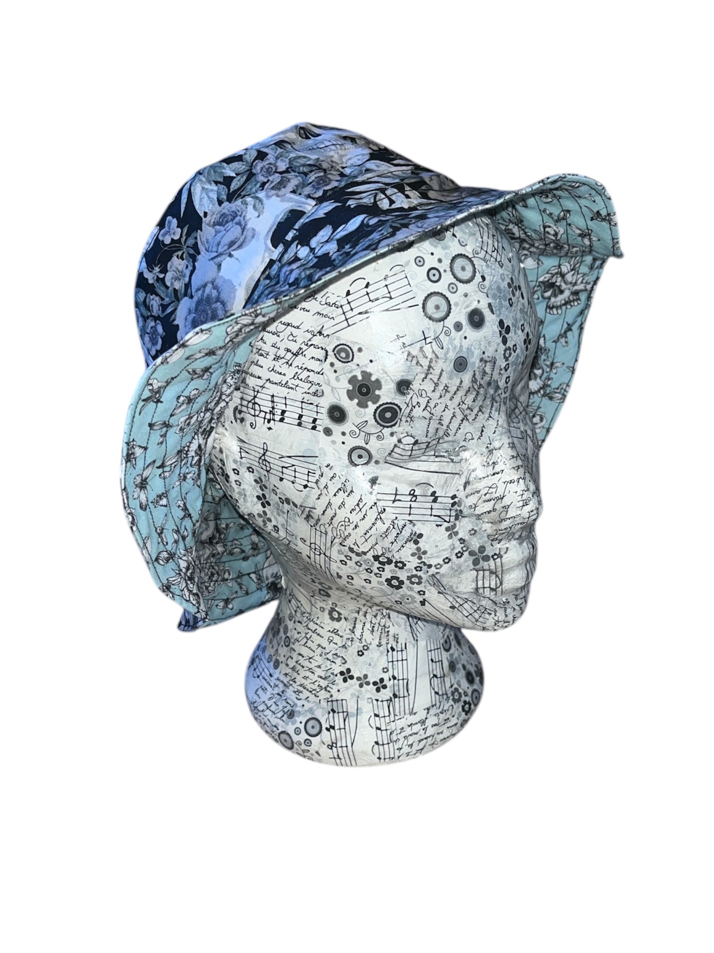 Reversible skull and rose bucket hat