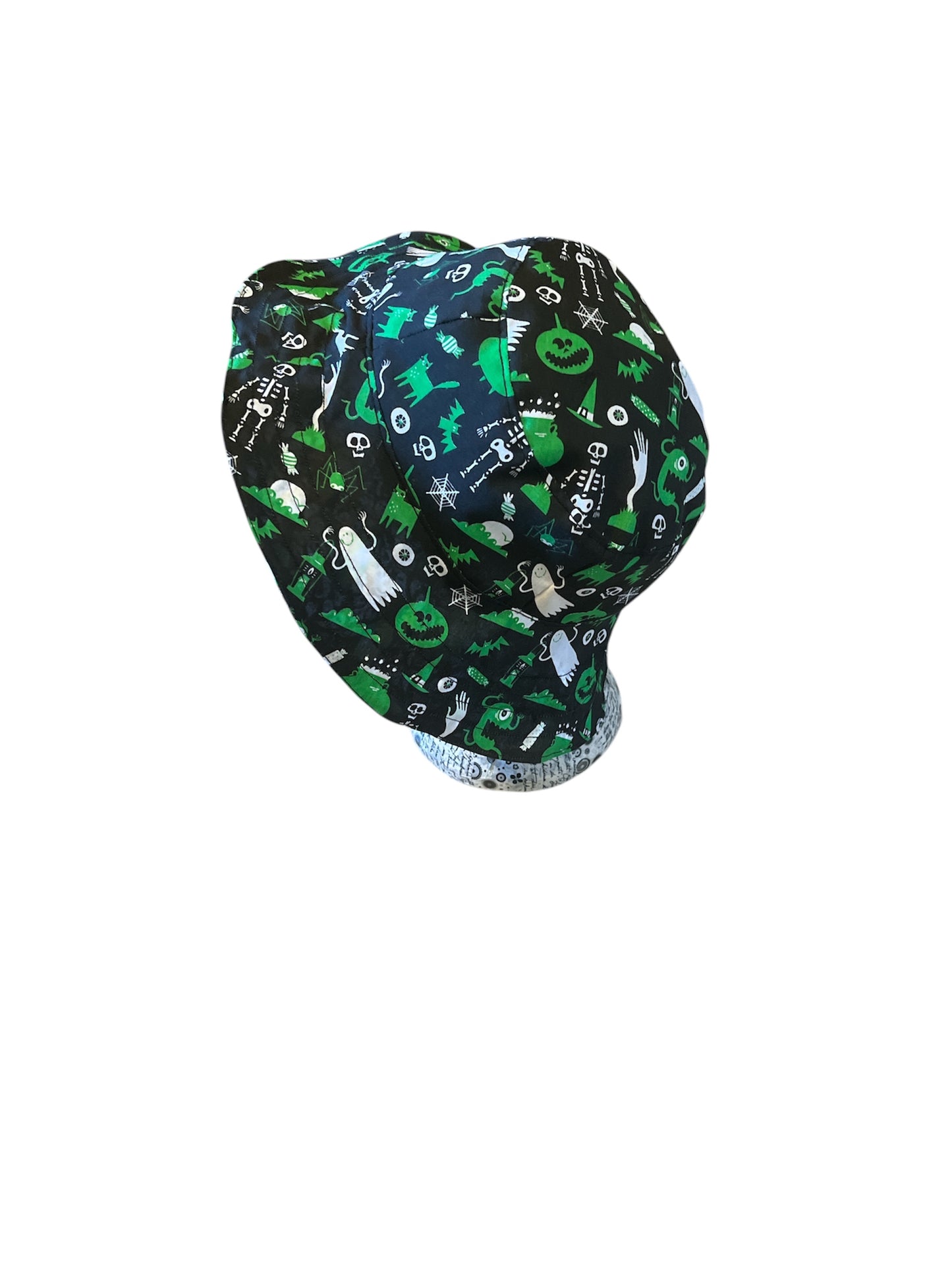 Reversible potion ghost and halloween bucket hat